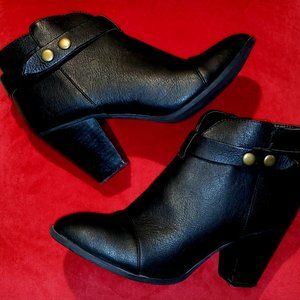 AMERICAN EAGLE BKACK FAUX LEATHER CHIC & SLEEK STYLISH ANKLE BOOTS 8